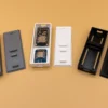 Ein Gehäuse für den ESP32 und den ESP8266 Microcontroller in schwarz, grau und weiss