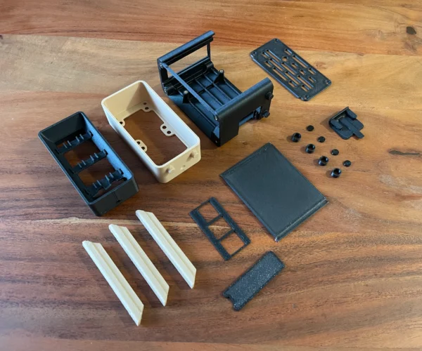 Die Einzelteile des Raspberry North Pi Desktop Case inspired by Fractal Design