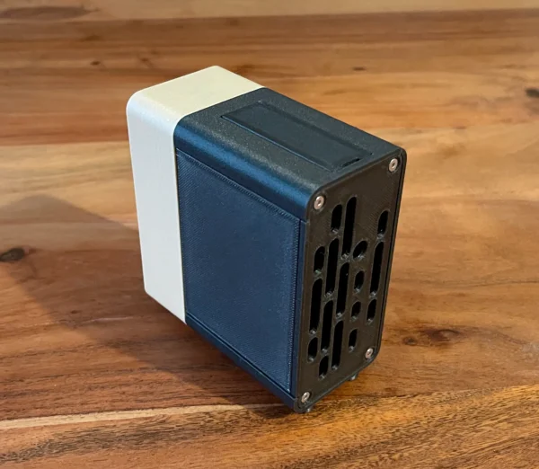Die Rückseite des Raspberry North Pi Desktop Case inspired by Fractal Design